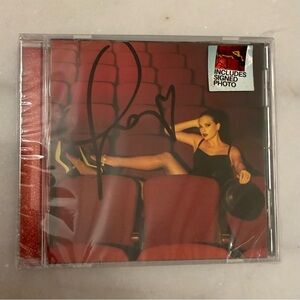 SIGNED *PHOTO 4* Taylor Swift The Life of a Showgirl CD + Hand Signed Photo 4